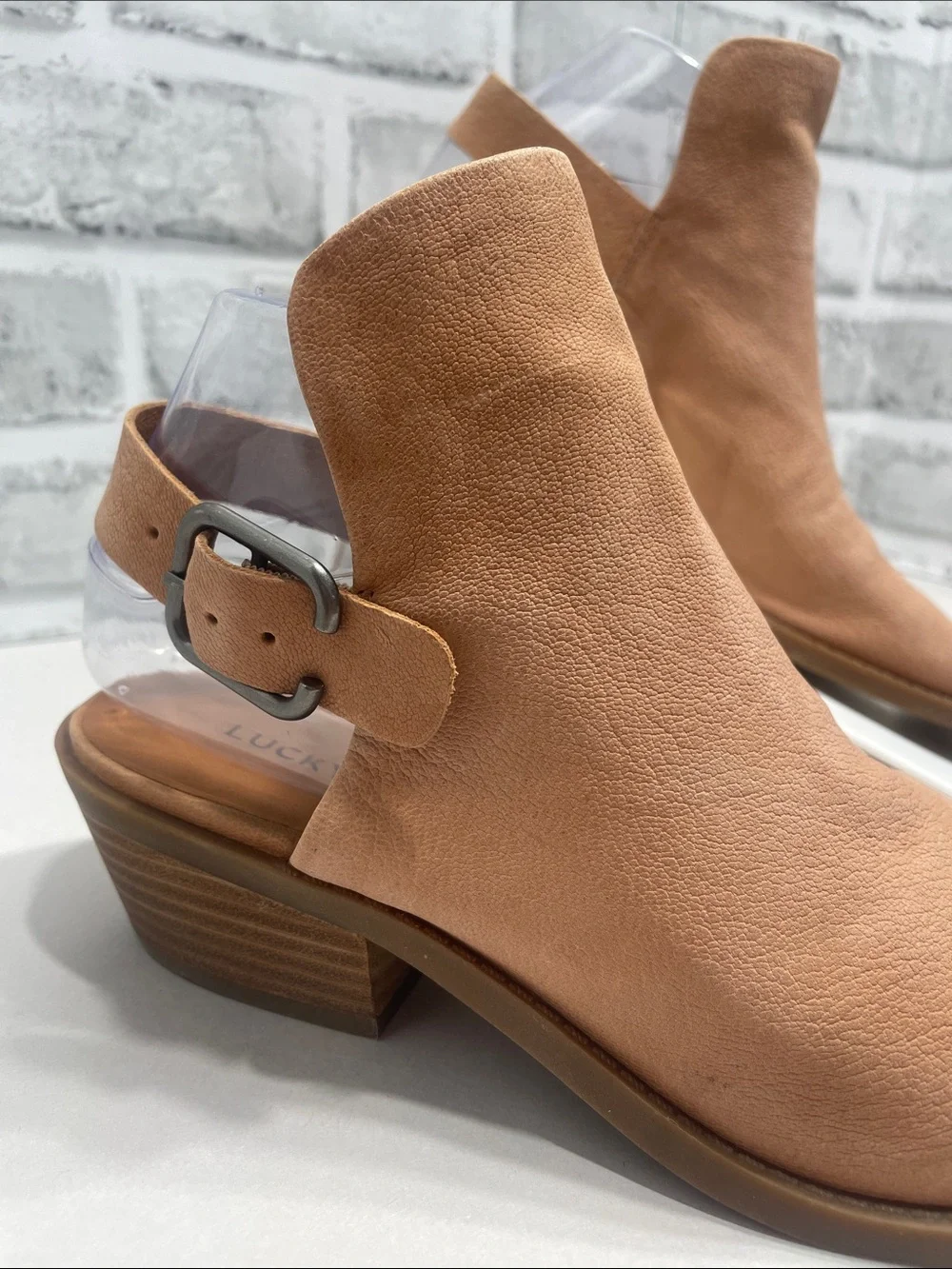 Lucky Brand Leather Tan Cutout Ankle Booties with Buckle preowned. Size 6.5